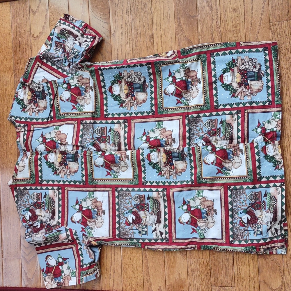 Cherokee scrub top (Santa) - Picture 5 of 6